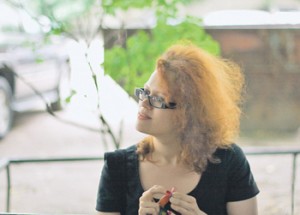 Ольга Лукас. А может, ее персонаж – Анна-Лиза. Фото Екатерины Богдановой, exlibris.ng.ru