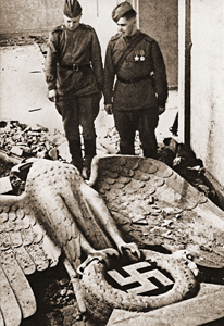 3reich Как бы орел не ожил... Фото из книги "Великая Отечественная война. 1941–1945: в фотографиях и кинодокументах". – М.: Планета, 1989
